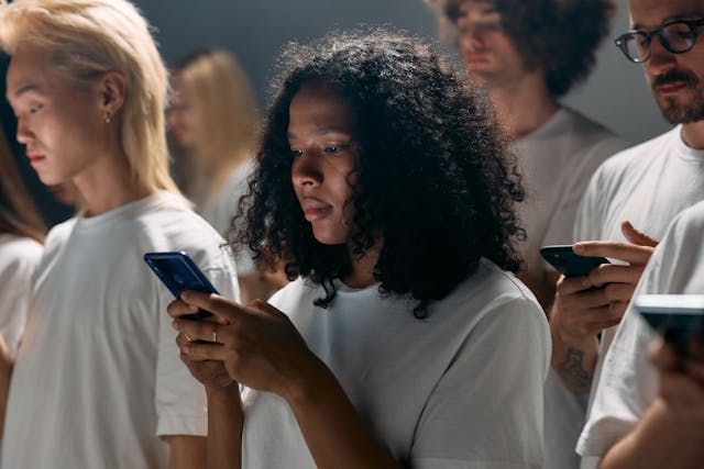 Giovani e futuro: come la nuova generazione affronta il caro bollette