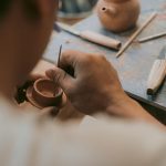 Terre che parlano: il ritorno alla ceramica nel Sud che resiste