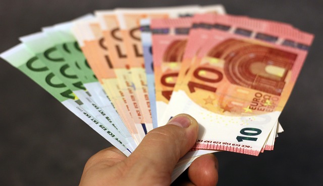 Reddito di base universale 2026: il dibattito in Europa e cosa prevede per l’Italia