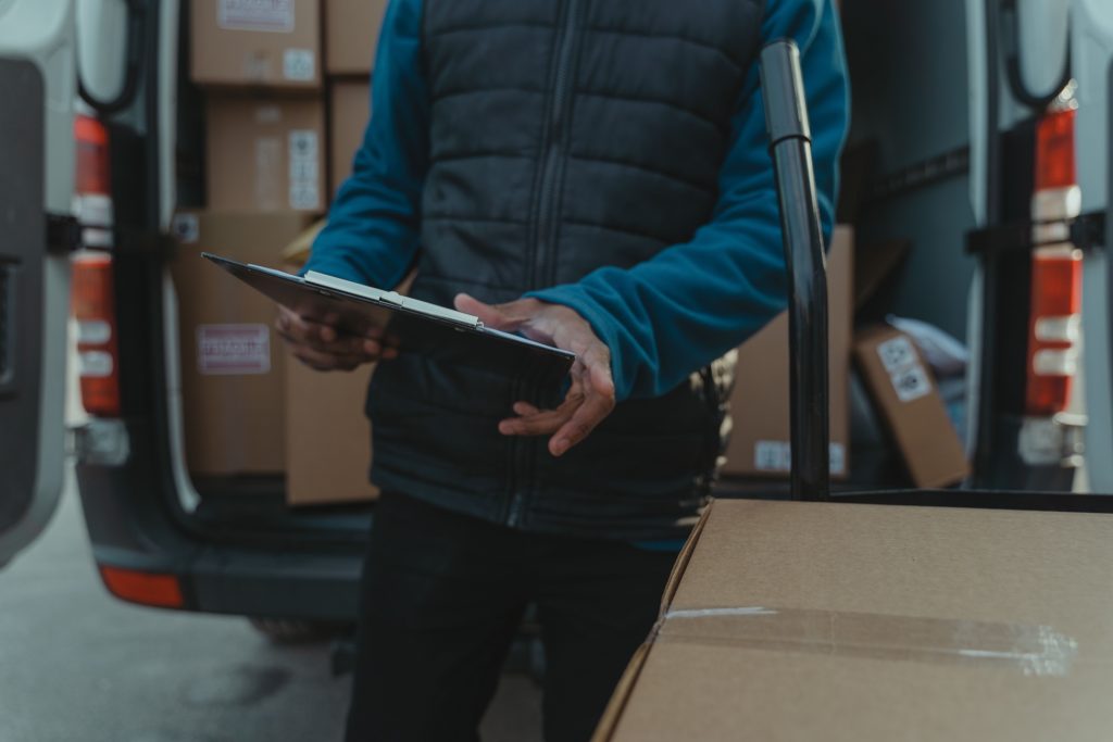 Logistica aziendale e riduzione costi: Come tagliare i costi di spedizione senza rinunciare al servizio